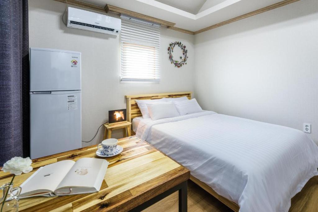 Romance Jeju Pension Luaran gambar